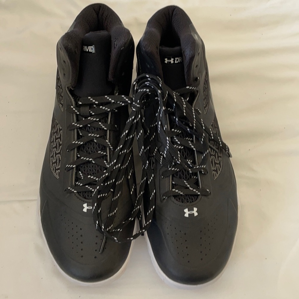 NWOT - Under Armor UA ClutchFit Basketball Shoes